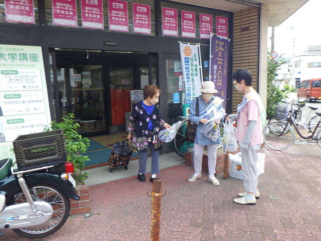 街頭配布の写真3