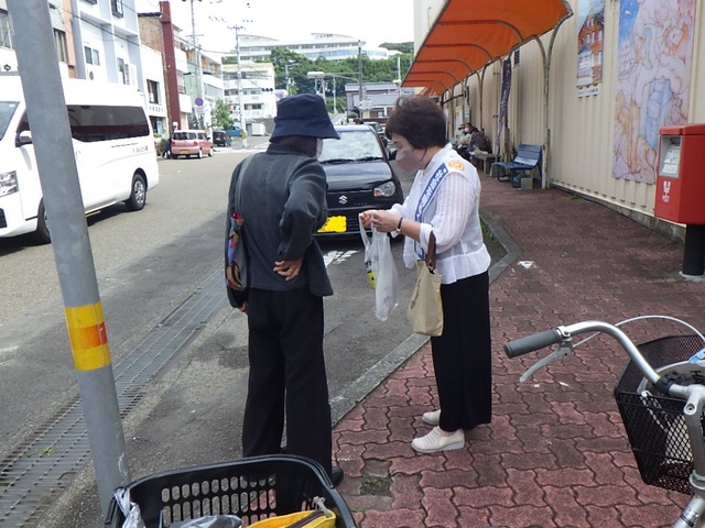 街頭配布の写真2