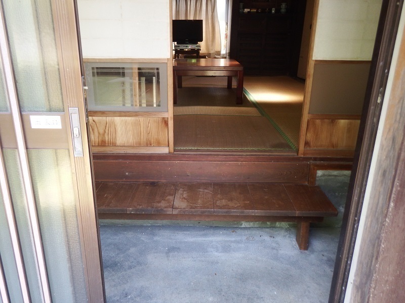 1階　玄関