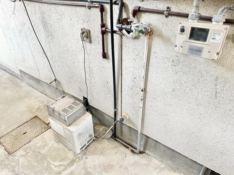 洗濯機置き場（屋外の玄関入口付近）
