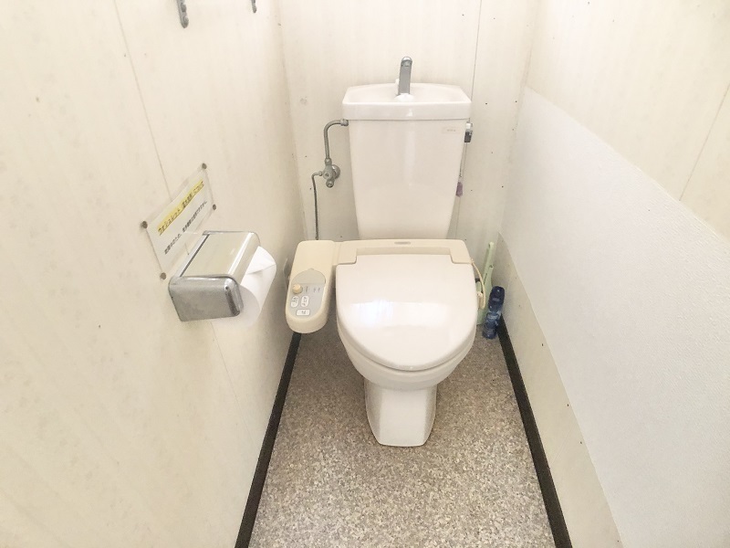 1階 洋式水洗トイレ・東側施設（西側施設は左右反転）