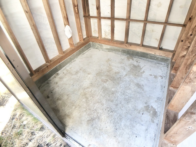 屋外倉庫・東側施設（西側施設は左右反転）