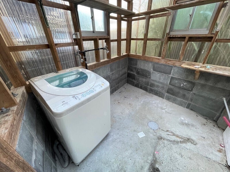 倉庫(1)洗濯機置き場