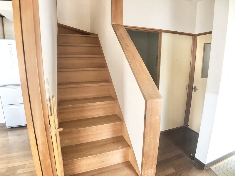 階段・東側施設（西側施設は左右反転）