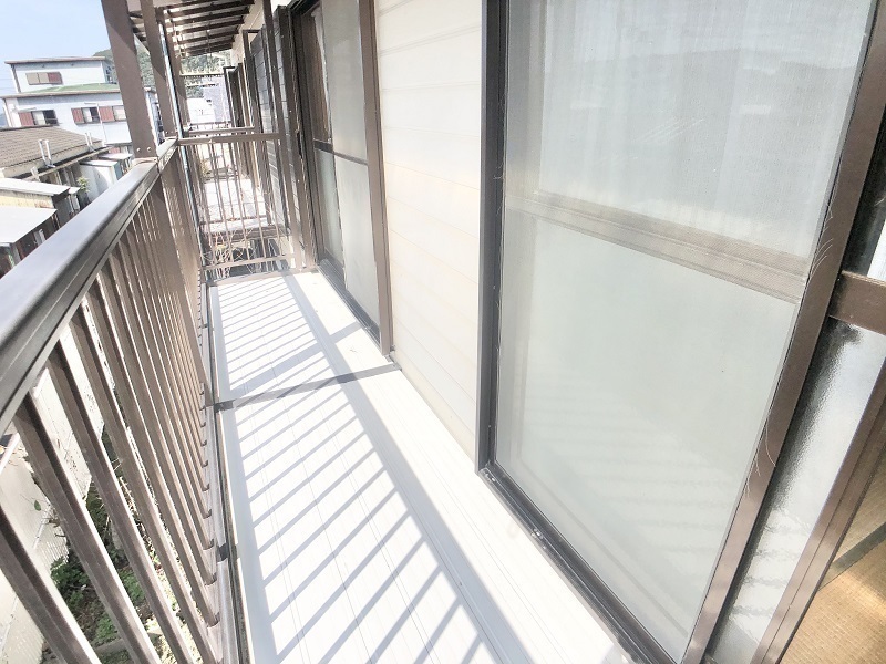 2階 ベランダ・東側施設（西側施設は左右反転）