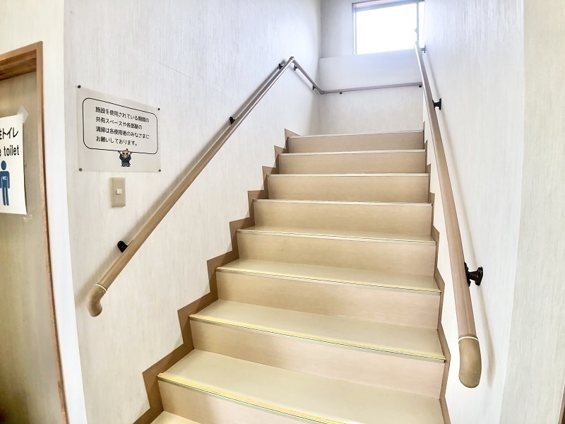 1階から2階への階段（共同利用）