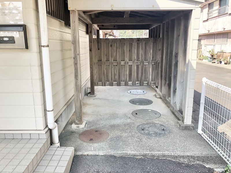 駐輪場・東側施設（西側施設は左右反転）