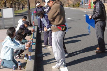 空き缶つみ競争